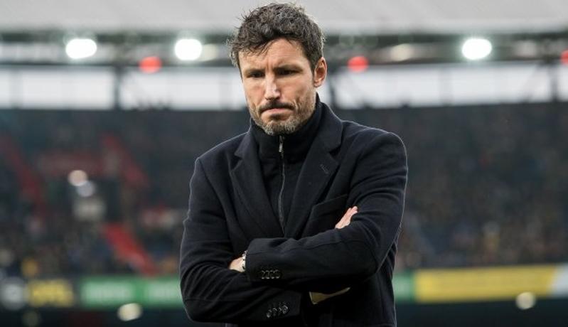 Van Bommel Tertarik Latih AC Milan