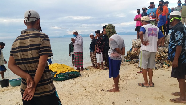 Tim SAR Temukan Mayat Nelayan Tenggelam di Pulau Gondongan Bali Pangkep