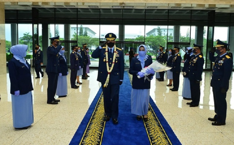 Sertijab KSAU Berlangsung Haru, Ini Pesan Yuyu Sutisna kepada Fadjar Prasetyo