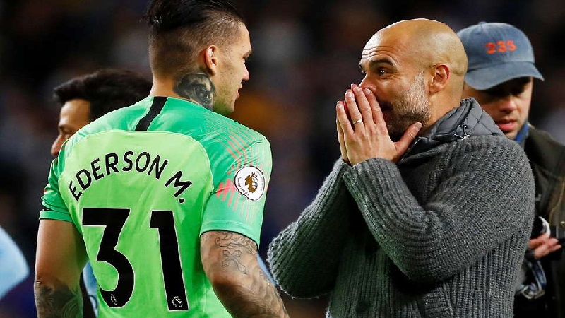Ederson Jelaskan Aksi Nongkrong Santai di Lapangan saat Vs Man United: Disuruh Guardiola