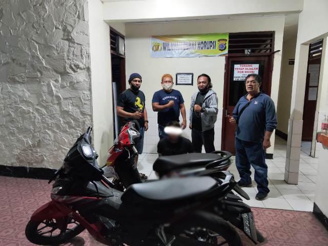 Pencuri Motor yang Ancam Korban dengan Sajam Tak Berkutik saat Ditangkap Polisi
