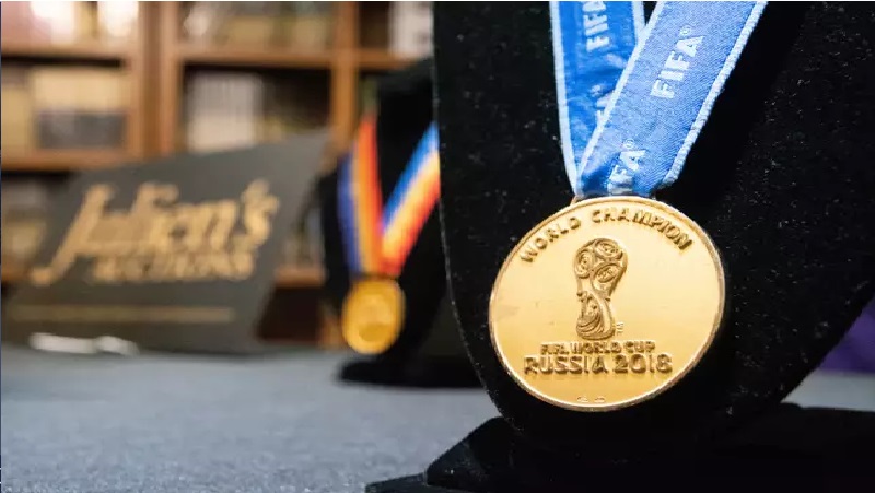 Ada Pemain Prancis Lelang Medali Juara Piala Dunia 2018, Siapa Ya Kira-Kira?