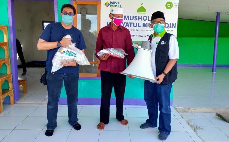 MNC Peduli Bersama IZI Perbaiki Musala dan TPA serta Sosialisasi Covid-19 di Desa Pantai Bakti Bekasi