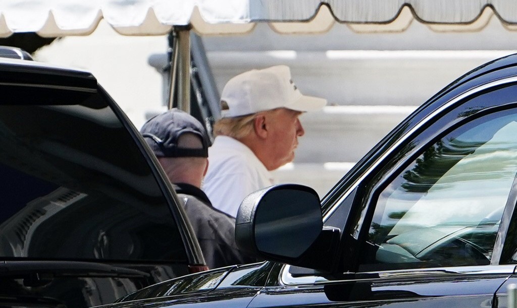 2  Bulan Rehat akibat Wabah Corona, Donald Trump Main Golf Lagi