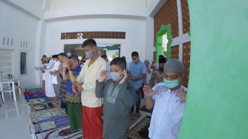 Banyak Warga Padang Salat Id Berjemaah, MUI: Padahal Ada Udur Syar'i