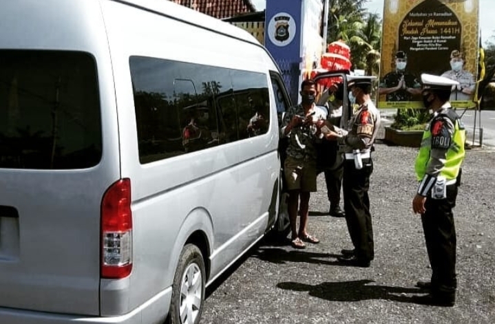 Cerdik, Ibu dan Anak Ini Sewa Ambulans untuk Mudik dari Bali ke Jember