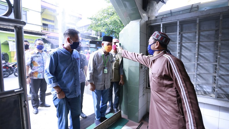 Keliling Masjid di Makassar, Wali Kota Pastikan Protokol Kesehatan Salat Id