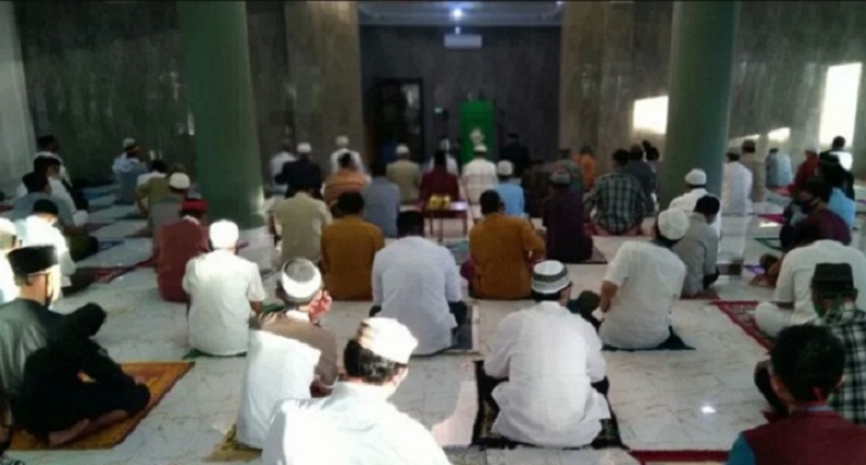 Diizinkan Pemkot, Ratusan Warga Gelar Salat Id di Aren Jaya Bekasi