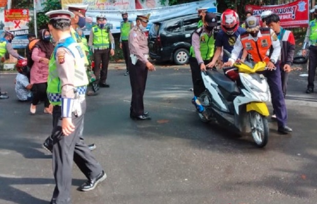 Nekat Pelesir ke Pelabuhanratu, Ribuan Wisatawan Dihalau Petugas Gabungan
