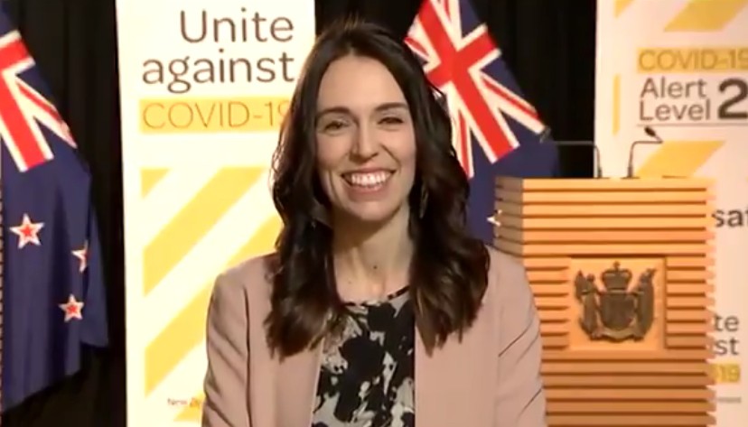 Gempa Mengguncang saat Siaran Langsung Televisi, PM Selandia Baru Ardern Santai