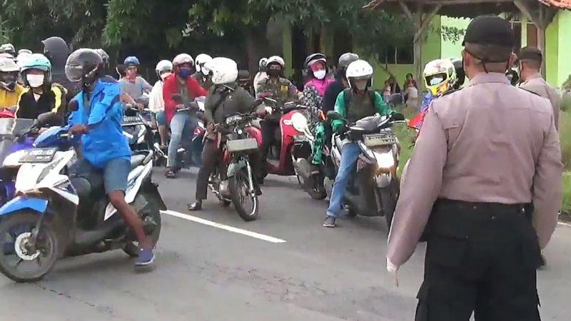 Warga yang Tak Penuhi Syarat Jalan Diputar Balik di 407 Titik Sekat PPKM Darurat 
