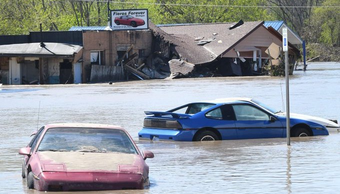 Museum Koleksi Mobil Langka Pontiac Fieros Hancur Disapu Banjir, Begini Kondisinya