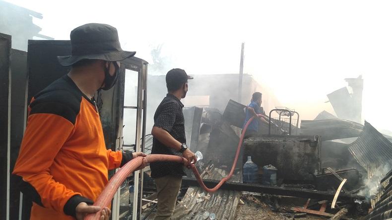 Kebakaran 3 Toko di Pangkajene Pangkep, Bayi 2 Bulan Dilarikan ke Rumah Sakit