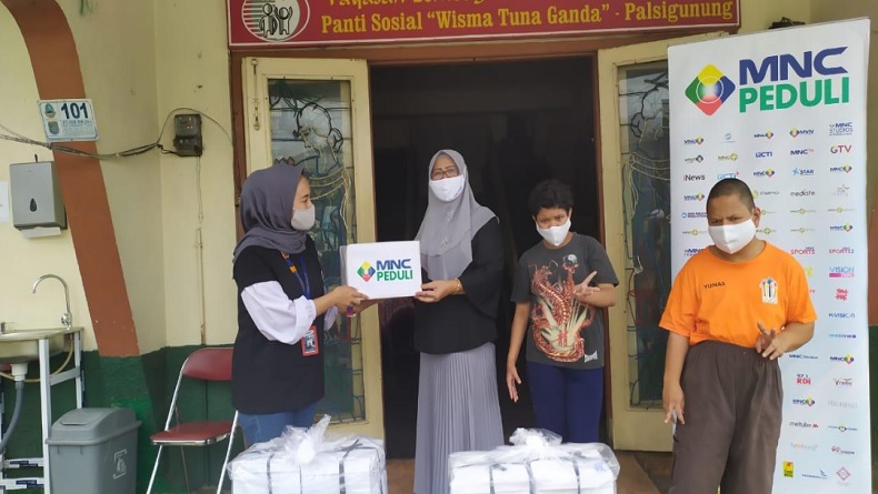 MNC Peduli dan PT PPA Berbagi Kebahagiaan di Panti Sosial Wisma Tuna Ganda Palsigunung