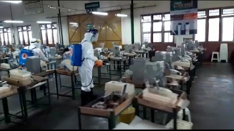 Pascarapid Test Massal Karyawan dan Manajemen, Pabrik PT DMA Disemprot Disinfektan
