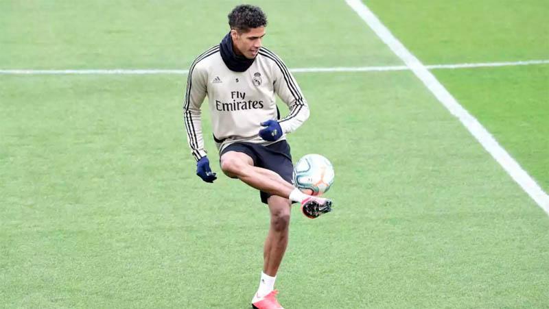 MU Siapkan Tawaran untuk Raphael Varane, Sodorkan Kontrak Jangka Panjang