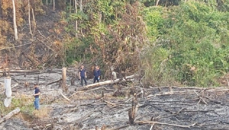 TNI-Polri Padamkan Kebakaran di Putussibau, Warga Diminta Tak Bakar Lahan