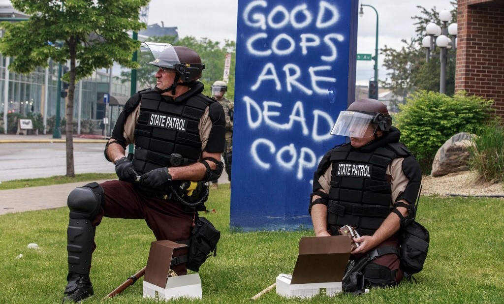 Polisi AS yang Membekuk Pria Kulit Hitam George Floyd Didakwa Pembunuhan