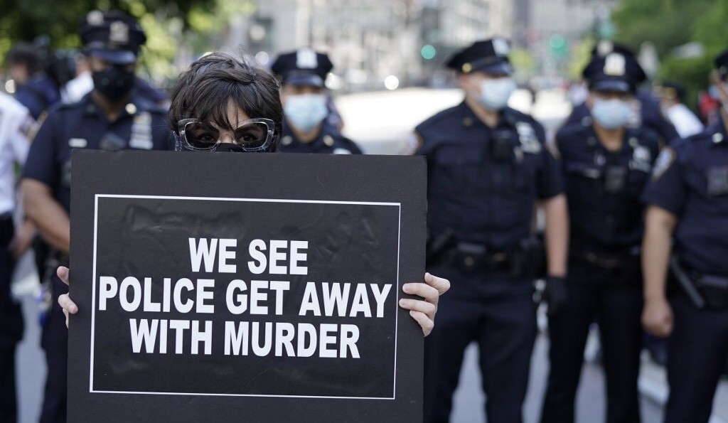 Hubungi Keluarga Pria Kulit Hitam yang Dibunuh Polisi, Trump: Peristiwa yang Mengerikan