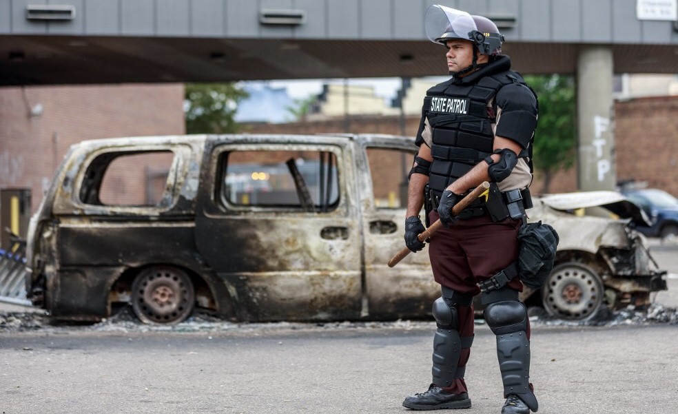 Buntut Pembunuhan Pria Kulit Hitam George Floyd, Minneapolis Berlakukan Jam Malam