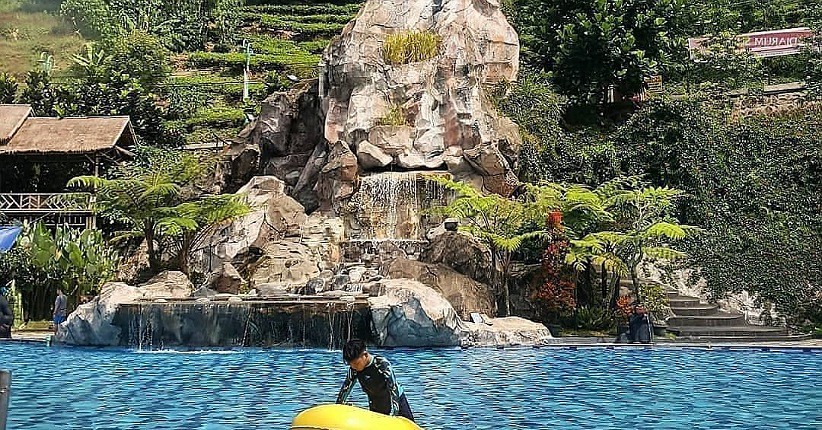 Keseruan Wisata di Ciwidey Bandung, Unik Ada Kolam Air Panas Kawah Putih