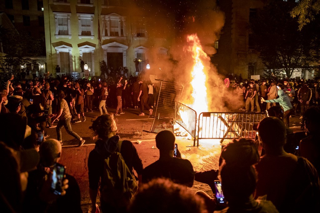Fasilitas di Dekat Gedung Putih Dirusak Massa, Trump: Ini Benar-Benar Memalukan 