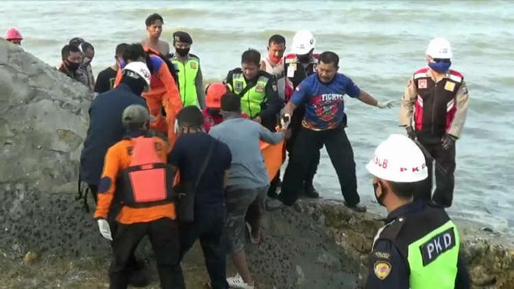 2 Pemancing Terseret Ombak di Area Pelabuhan PLTU Tuban, 1 Orang Tewas