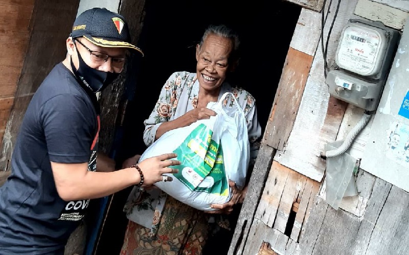 Pemuda Muhammadiyah Bagikan Sembako di Penjaringan Jakarta Utara