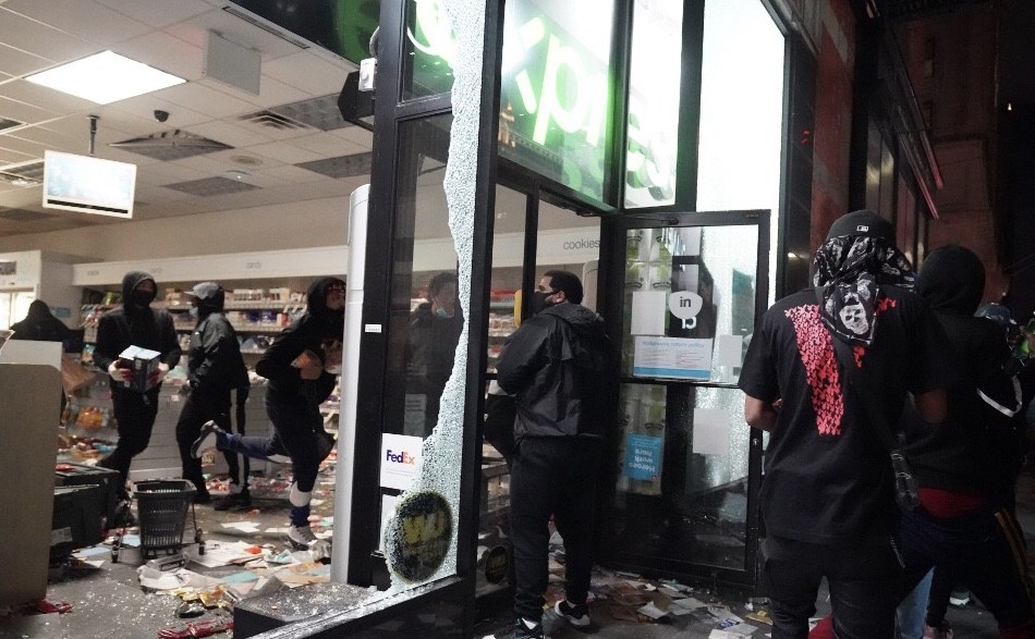 Restorannya Dihancurkan Demonstran George Floyd, Komentar Pengusaha Muslim Ini Menyentuh