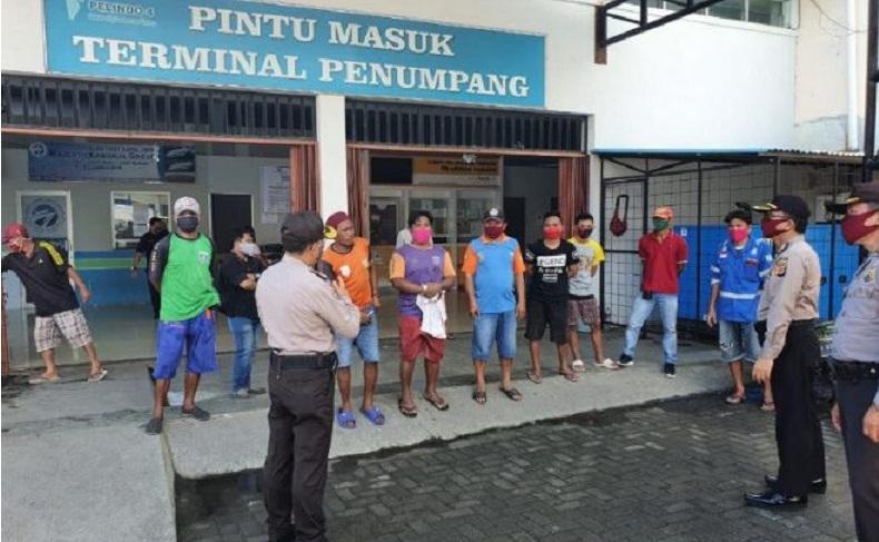 Polda Sulut Ajak Warga di Pelabuhan Manado Patuhi Protokol Kesehatan