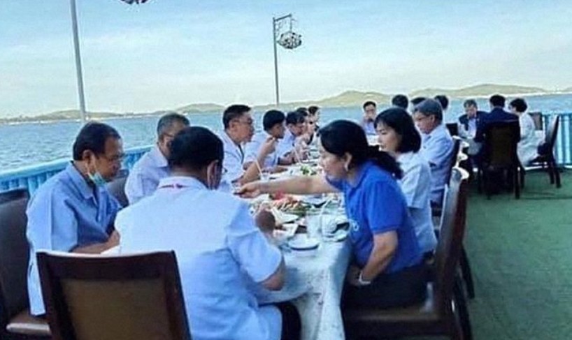 Heboh Menkes Thailand Tepergok Makan di Restoran Langgar Jarak Sosial