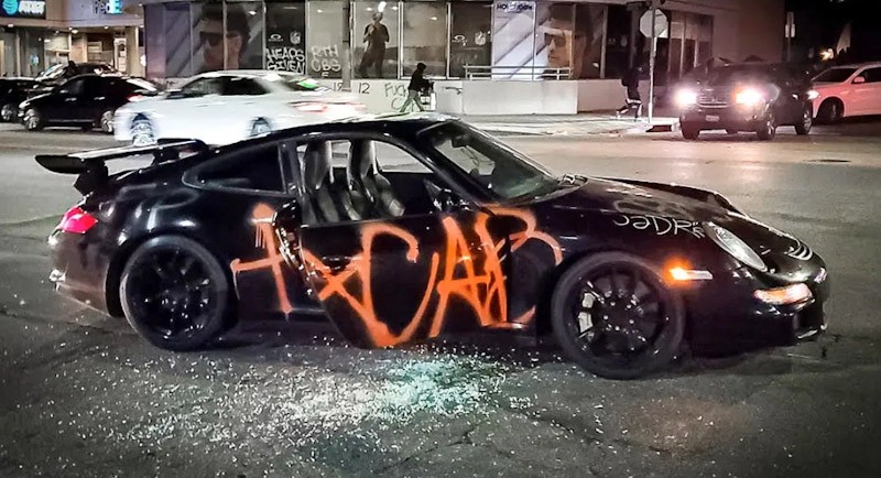 Mobil Sport Mewah Porsche 911 GT3 RS Hancur Diamuk Pendemo George Floyd