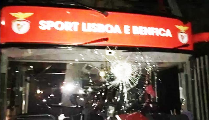 Bus Dilempari Batu, 2 Pemain Benfica Masuk Rumah Sakit