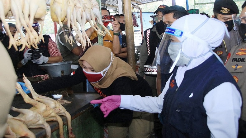 Jelang New Normal, Khofifah Cek Protokol Kesehatan di Pasar Tangguh Gresik