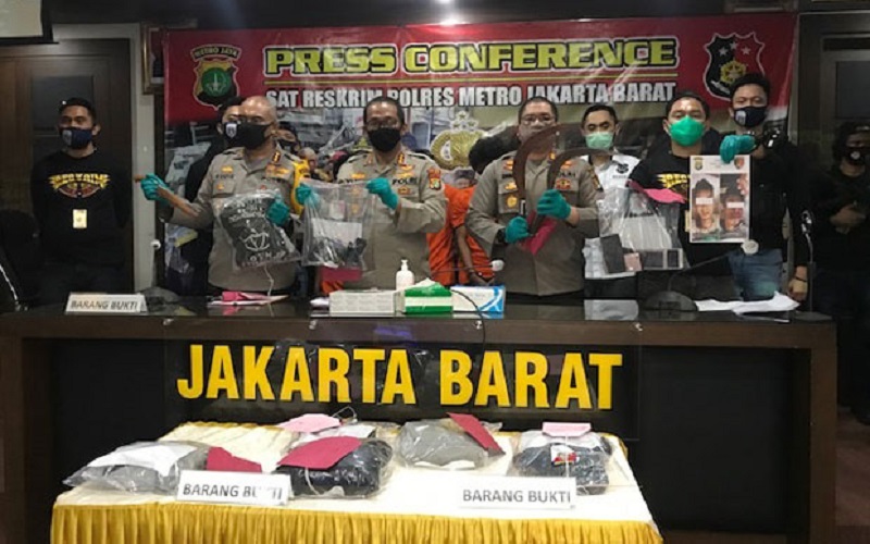 Adu Tembak di Bekasi, 2 Perampok Minimarket Tewas