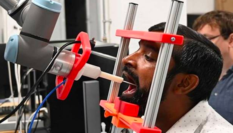 Keren, Robot Digunakan untuk Bantu Medis Lakukan Swab Test