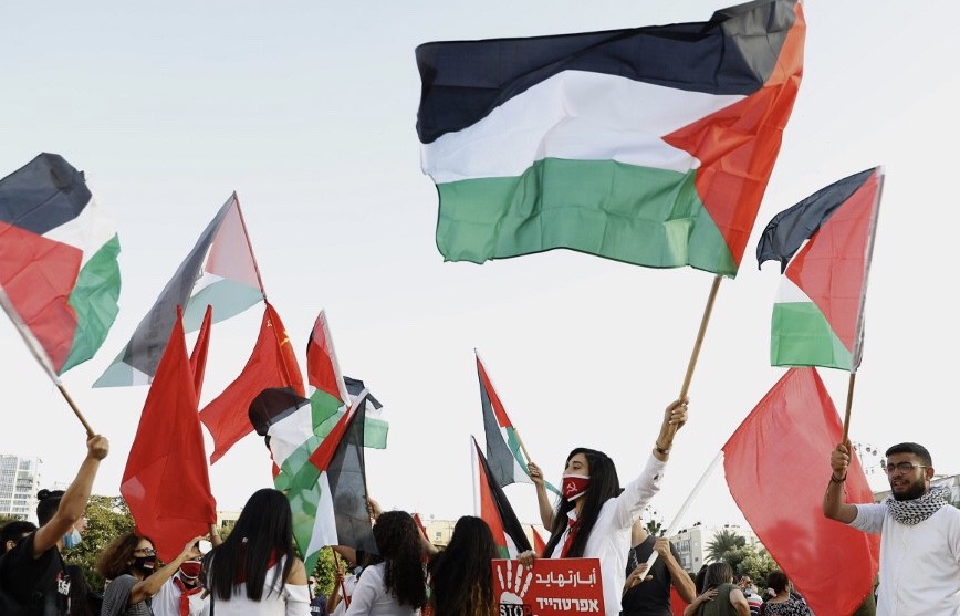Bawa Bendera Palestina, Warga Israel Demonstrasi Tolak Pencaplokan Tepi Barat