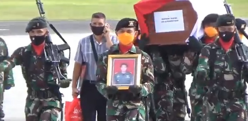 Tiba di Bali, Jenazah Kapten Kadek Disambut Upacara Militer