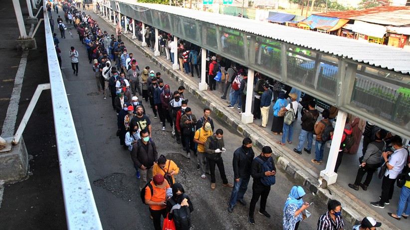 Jumlah Penumpang KRL Cetak Rekor, KCI Minta Kantor Bagi Jam Kerja 2 Sif