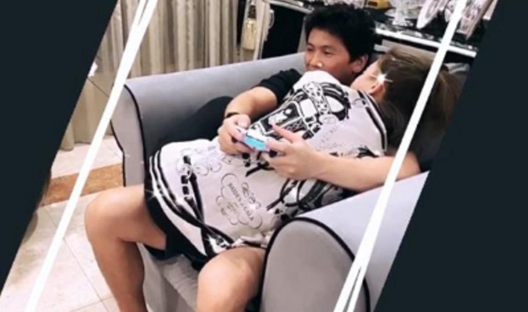 Gemas, Syahrini Pamer Video Dipangku Reino Barack sambil Peluk Manja