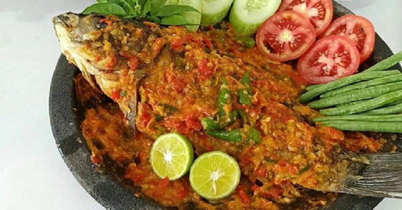 Lezatnya Ikan Mas Cobek Pedas, Dimasak dengan Bumbu Sederhana
