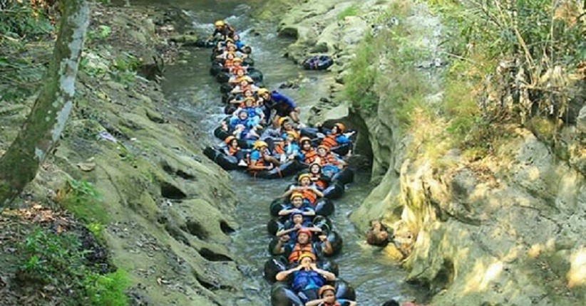 Wisata Susur Sungai di Bantul, Pemandangannya Unik Dikelilingi Tebing Karst