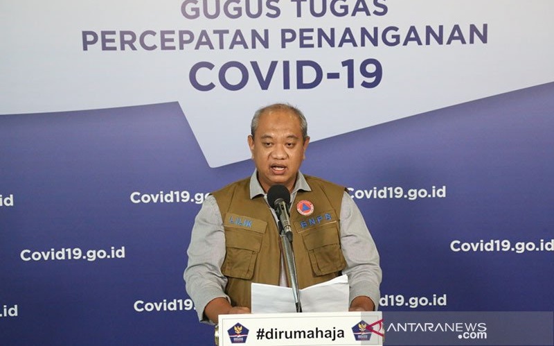 Petugas TPU Pondok Rangon Dapat Bantuan APD dari BNPB