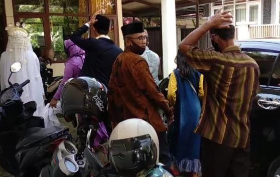 Ratusan Warga Cirebon Mulai Daftar Nikah saat New Normal