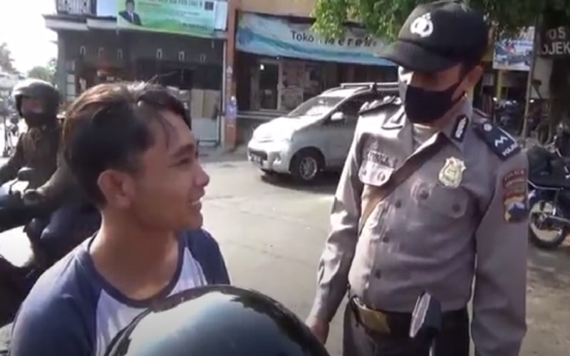 Tak Pakai Masker, Puluhan Warga di Semarang Dihukum Bacakan Teks Pancasila