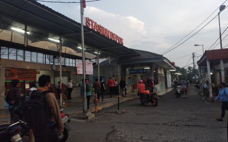 PSBB Transisi, Tak Ada Antrean Panjang di Stasiun Depok