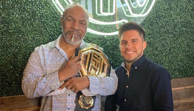 Ingin Kembali ke Octagon, Mantan Juara UFC Berguru ke Mike Tyson