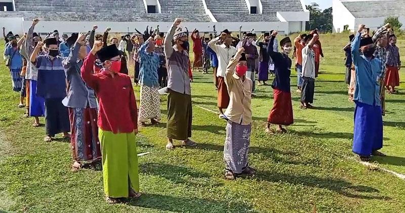 Ratusan Santri Jatim Asal Cirebon Jalani Tes Swab
