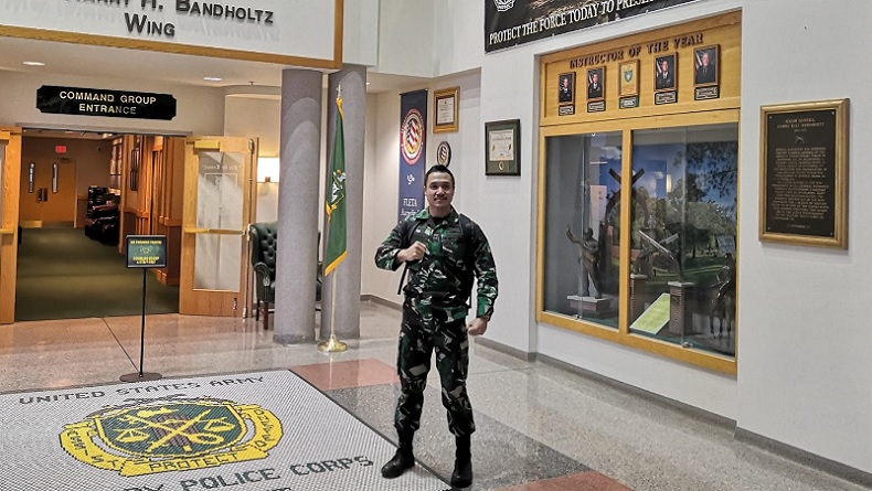 Bikin Bangga, Kapten Cpm Ibrahim Raih Honor Graduation dan Iron Man Award di AS