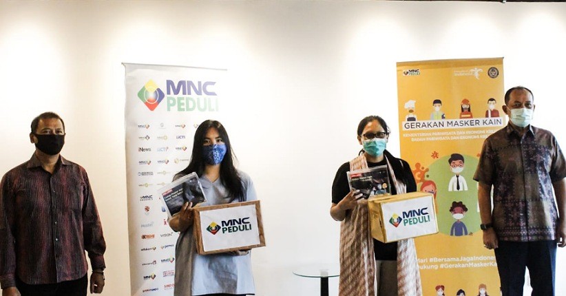 Kemenparekraf dan MNC Peduli Bagikan Masker Kain kepada Pekerja Transportasi & Perhotelan